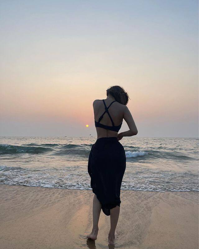 Mouni Roy Takes To The Beach In Racerback Black Bikini Set Bids Goodbye With A Hot