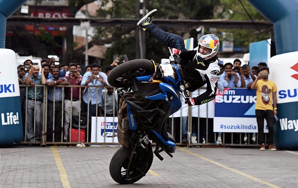 Two Time European Stuntman Champion Aras Gibieza performs in Chennai