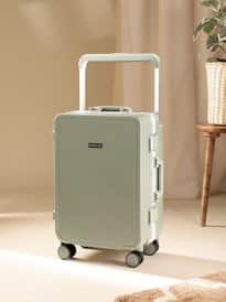 Kenneth Cole 360 Degree rotating hard case cabin bag.