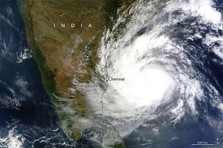 Look Nasa Satellites Capture Images Of Cyclone Vardah In Bay Of Bengal Space News Zee News