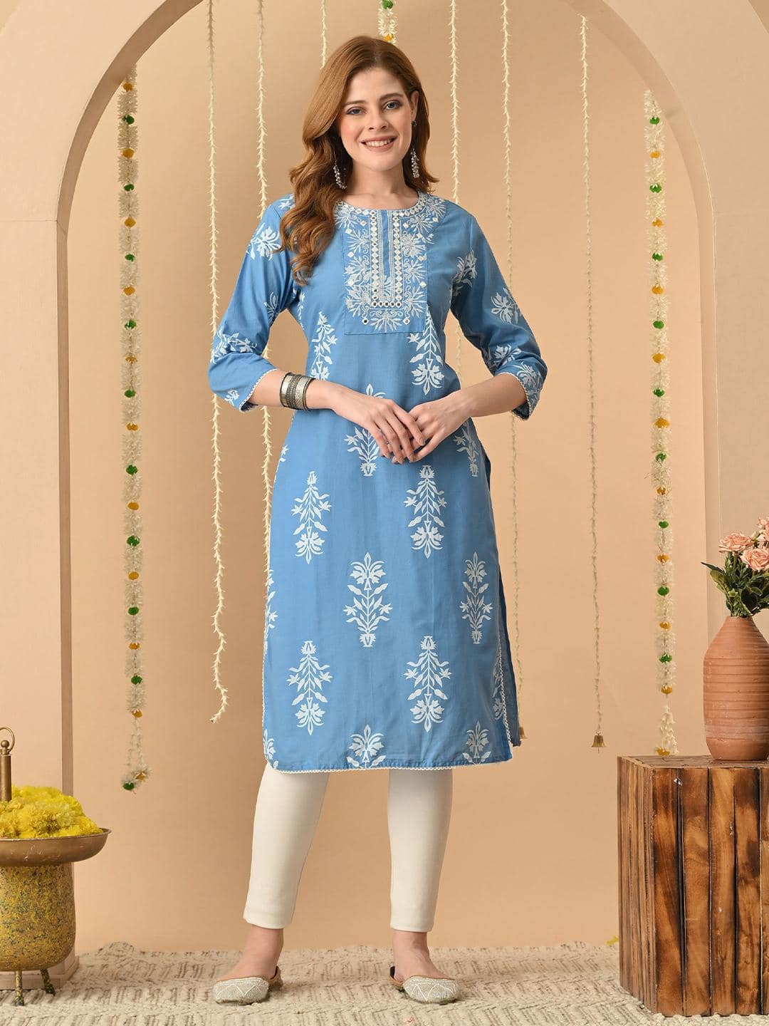 KJTrends Floral Printed Thread-Work Kurta