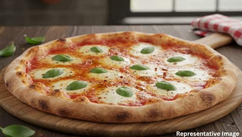 Cheesy Margherita Pizza Cheesy Margherita Pizza