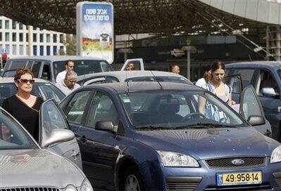 Israelis stop their vehicles in memory of the six million victims of the Holocaust. Sirens brought Israel to a halt in solemn remembrance of six million Jews killed by the Nazis, with the nation seething over Iranian President Mahmoud Ahmadinejad`s latest anti-Israel tirade.