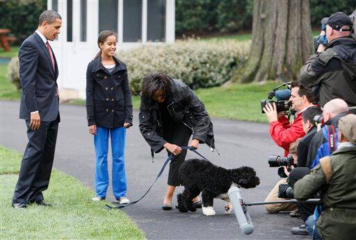 President Barack Obama, first lady Michelle Obama and daughter Sasha and Malia, right, introduce their new dog Bo to the media on the South Lawn