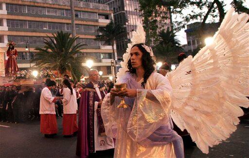 Christians offer prayer on occasion of Good Friday.