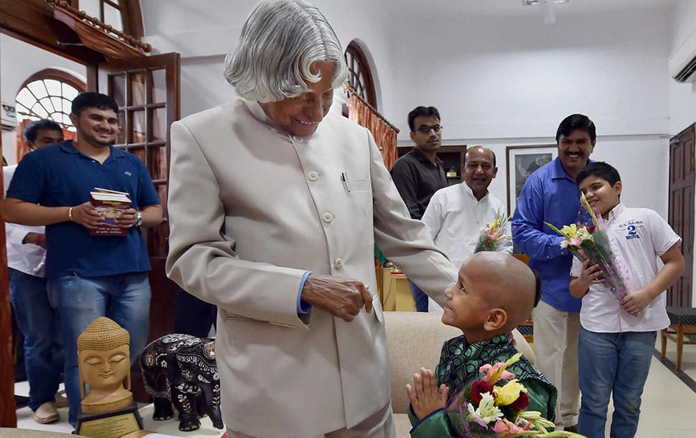 Former President APJ Abdul Kalam with super kid Kautilya Pandit at his residence in New Delhi.