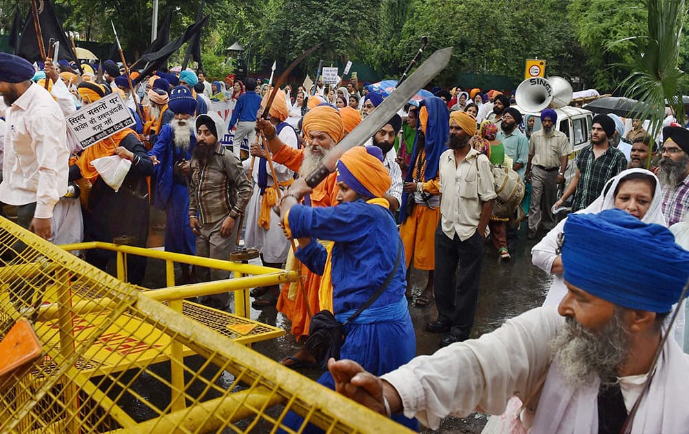 Shiromani Akali Dal-Badal activists during a protest outside AICC in New Delhi on Friday. SAD activists protested over a legislation to set up a separate Sikh committee to manage gurudwaras in Haryana.