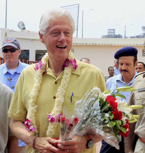 Former US President Bill Clinton is welcomed at `Akshaya Patra` kitchen in Jaipur.