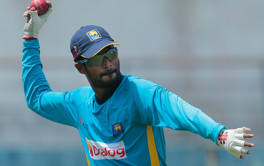 Sri Lanka`s cricket player Upul Tharanga throws a ball during a training in Galle, Sri Lanka.