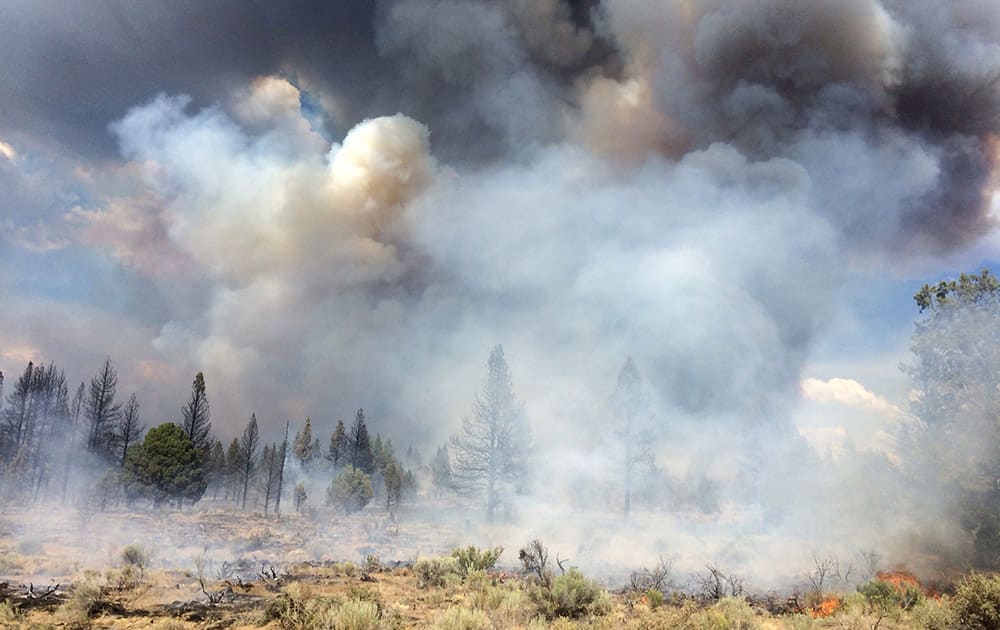 he Moccasin Hill fire burns north of Sprague River and northeast of Klamath Falls, Ore. 