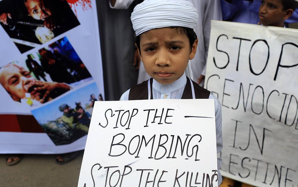 A Bangladeshi child protests against Israeli attack on Gaza in Dhaka.