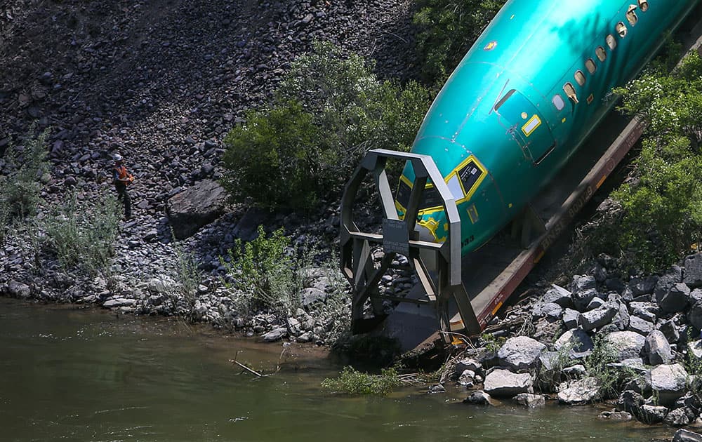 Work crews remove one of the Boeing 737 fuselages that plunged into the Clark Fork River east of Superior, Mont.