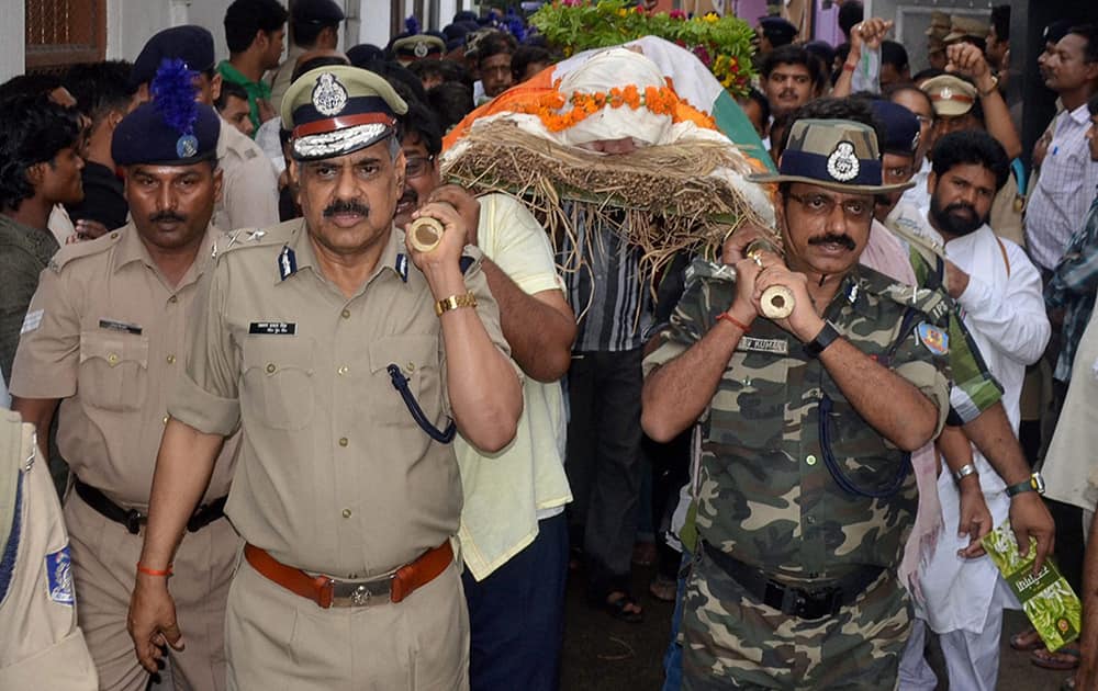 Jharkhand DGP Rajiv Kumar and Bokaro IG Laxman Prasad Singh shoulder body of slain Assistant Commandant of CRPF Hira Kumar Jha during his funeral in Dhanbad.