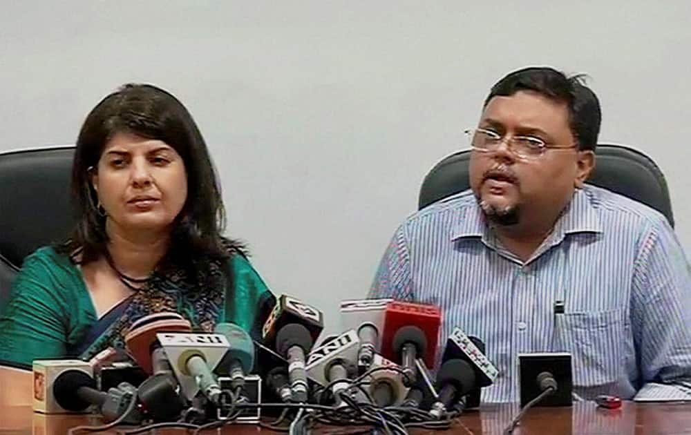 AIIMS PRO Amit Gupta along with his colleague Dr Neerja Bhatla addressing a press conference at All India Institute of Medical Sciences (AIIMS) in New Delhi.