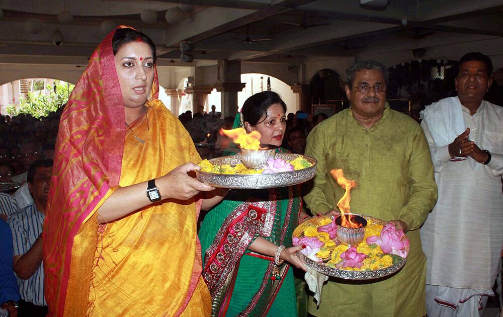 Union HRD Minister Smriti Irani offers prayers at Jagannath Temple in Ahmedabad.