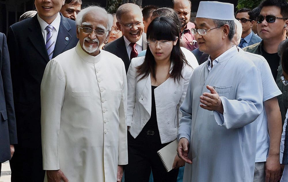 Vice President Hamid Ansari with Imam Mohammad Yunus Ismaer (right) during a visit to the Great Mosque in Xian, China.