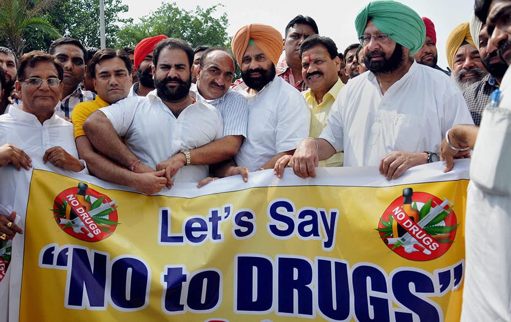 Congress MP Amarinder Singh flags off a bike rally on the the occasion of International Day against Drug Abuse and Illicit Trafficking in Amritsar.