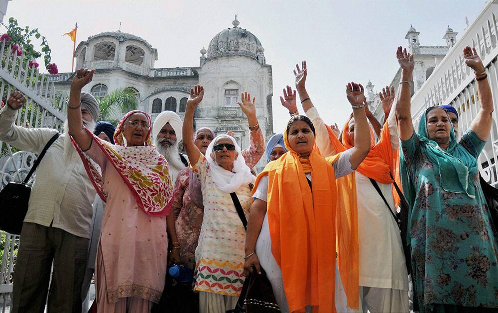 A Sikh `jatha` before leaving for Pakistan to observe the death anniversary of Maharaja Ranjit Singh, in Amritsar.