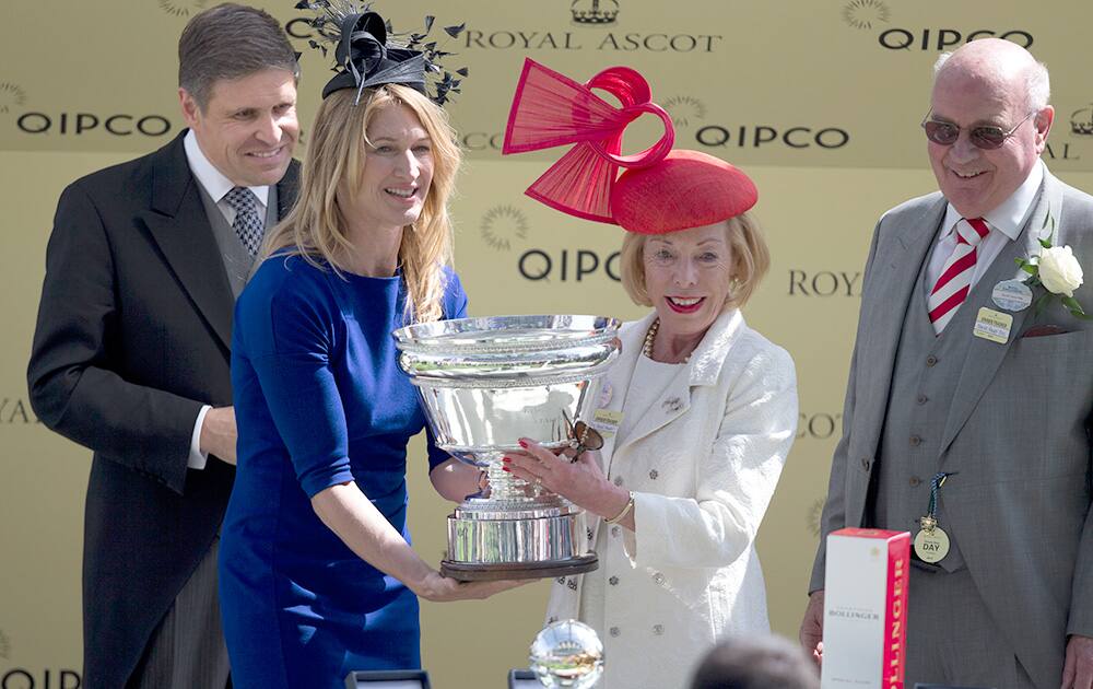 Former tennis player Steffi Graf, second left hands over the winners trophy to Serbina Power, owner of the horse Sole Power, the winner of the King`s Stand Stakes, on the first day of the Royal Ascot horse racing meeting, in Ascot, England.