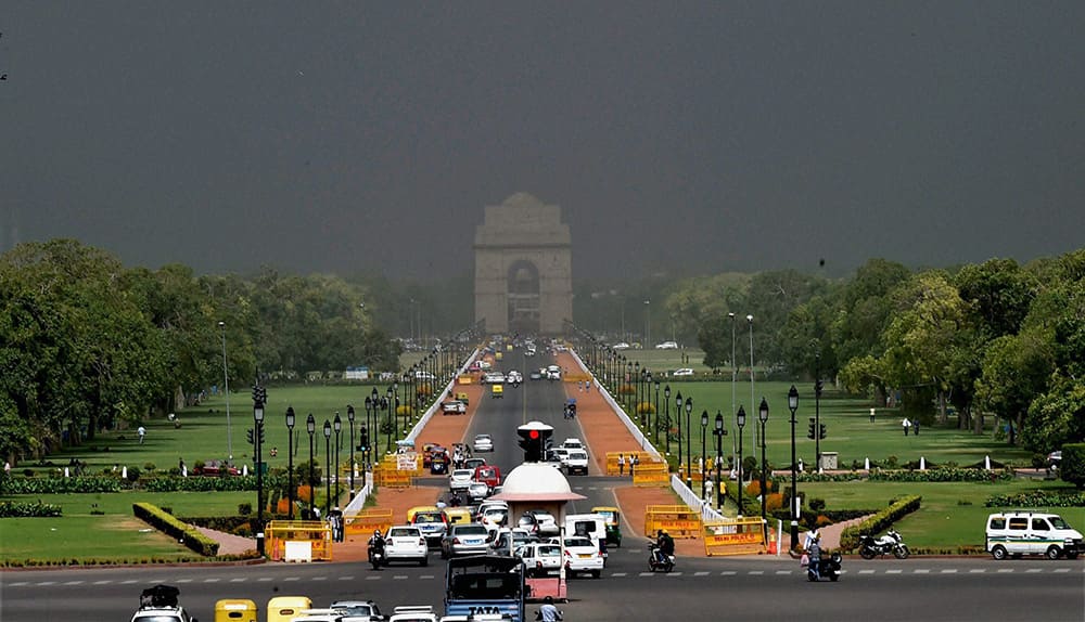 A view of Rajpath and India Gate as weather turns cloudy in New Delhi.