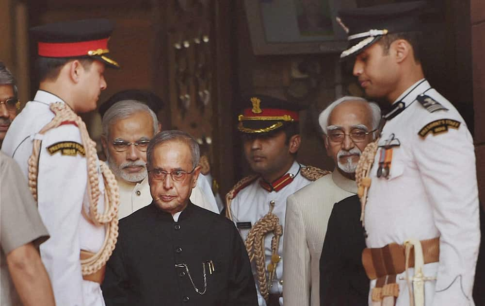 President Pranab Mukherjee, accompanied by Vice President and Chairman of Rajya Sabha Hamid Ansari and Prime Minister Nanendra Modi proceeds to address the joint session of Parliament in New Delhi.