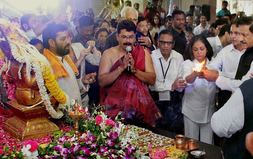 Maharashtra Chief Minister Prithviraj Chavan, Anil Ambani and Teena Ambani perform prayers at the inauguration of Mumbai`s first metro rail from Versova station.