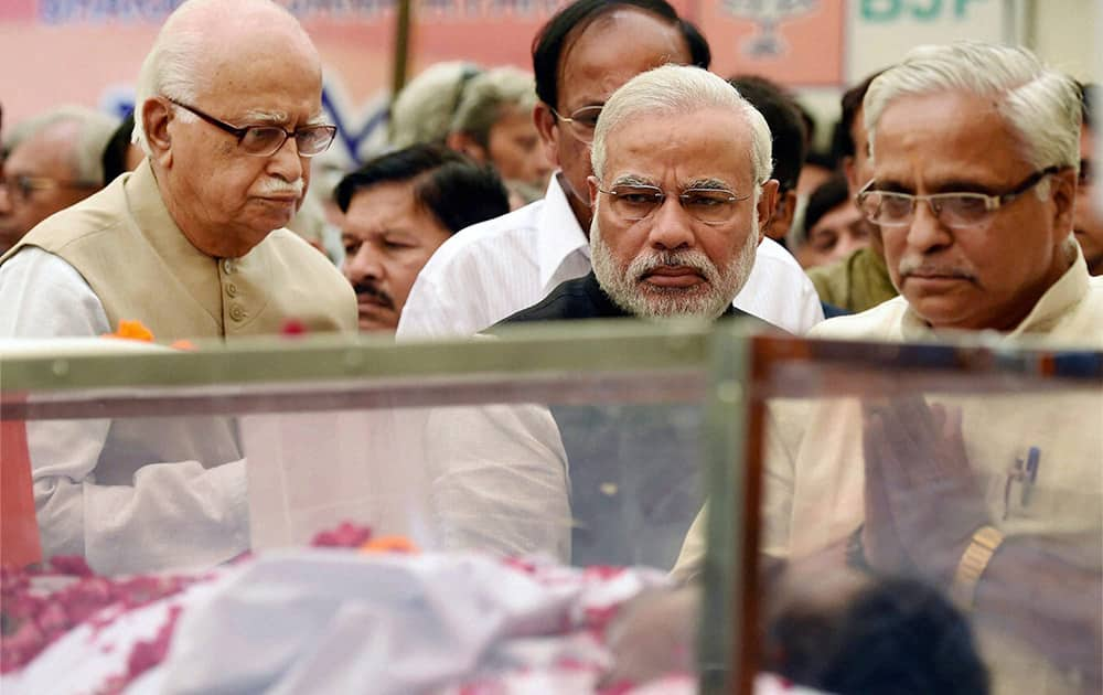 Prime Minister Narendra Modi with senior BJP leader LK Advani and RSS leader Bhaiya Joshi while paying their last respect to the mortal remains of Union minister Gopinath Munde at the BJP headquarters in New Delhi on Tuesday. Munde died on Tuesday morning in a road accident in New Delhi.