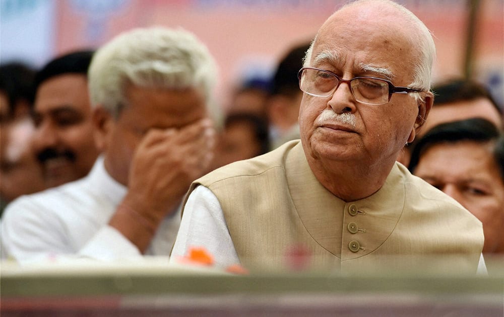 Senior BJP leader LK Advani while paying his last respect to the mortal remains of Union minister Gopinath Munde at the BJP headquarters in New Delhi on Tuesday. Munde died on Tuesday morning in a road accident in New Delhi. 