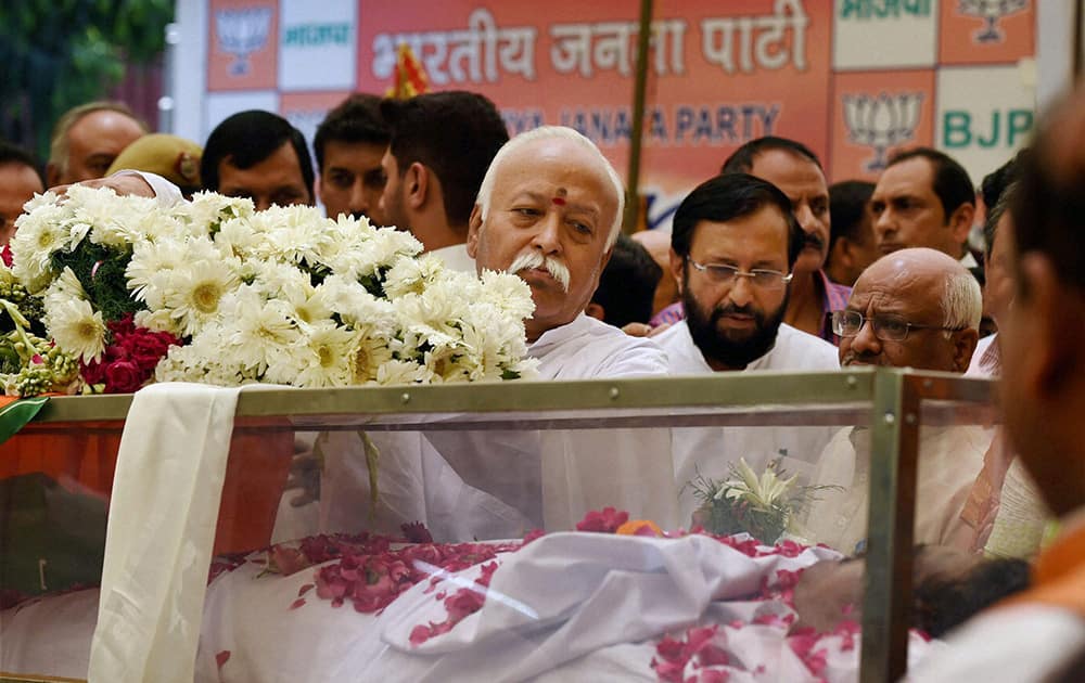 RSS chief Mohan Bhagwat while paying his last respect to the mortal remains of Union minister Gopinath Munde at the BJP headquarters in New Delhi on Tuesday. Munde died on Tuesday morning in a road accident in New Delhi.