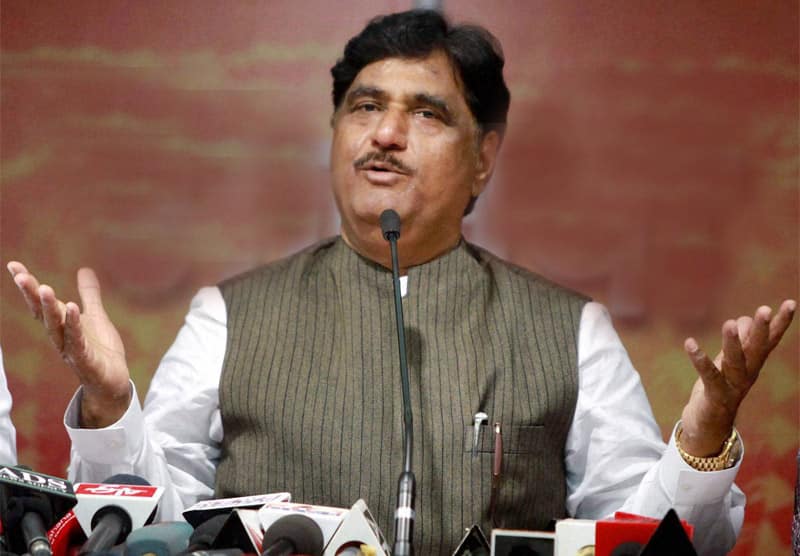 Union Minister Gopinath Munde dies in car accident on 3rd June 2014.