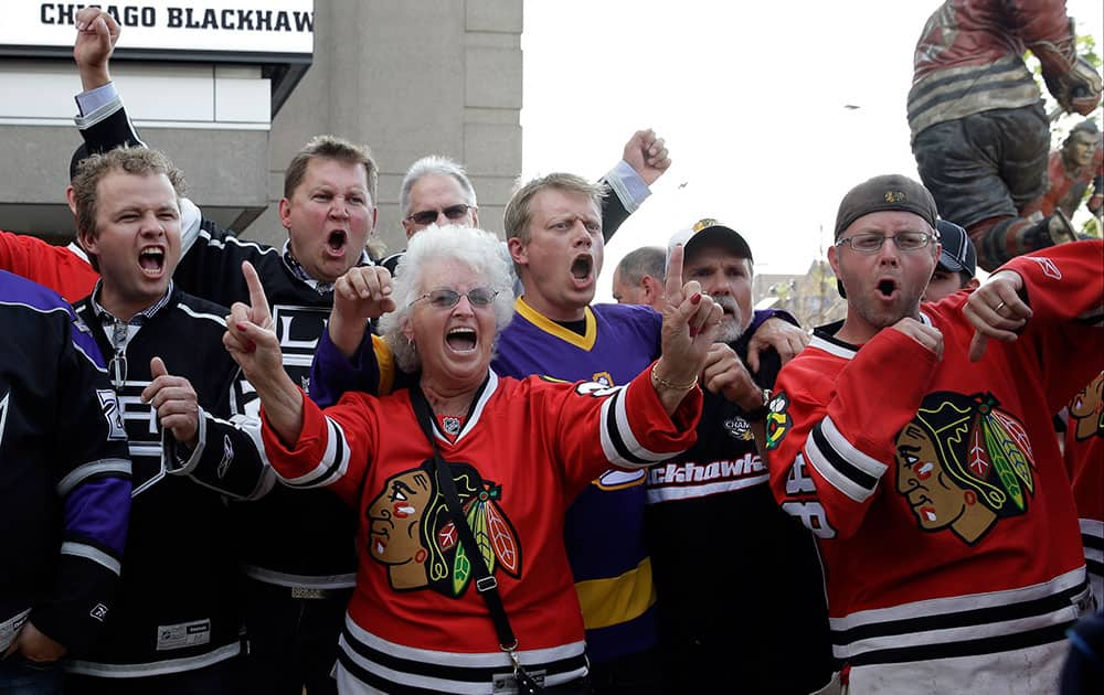 Fans cheer as they arrive at United Center before Game 7 of the Western Conference finals in the NHL hockey Stanley Cup playoffs between the Chicago Blackhawks and the Los Angeles Kings, in Chicago.