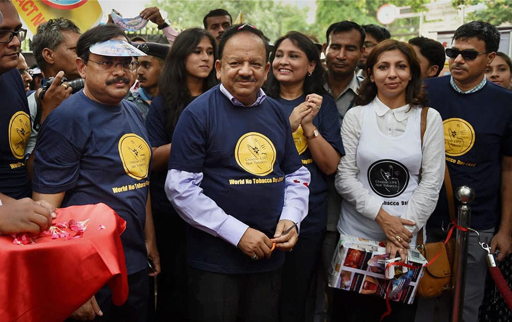 Union Minister for Health & Family Welfare, Harsh Vardhan flags off a rally to commemorate World No Tobacco Day in New Delhi.