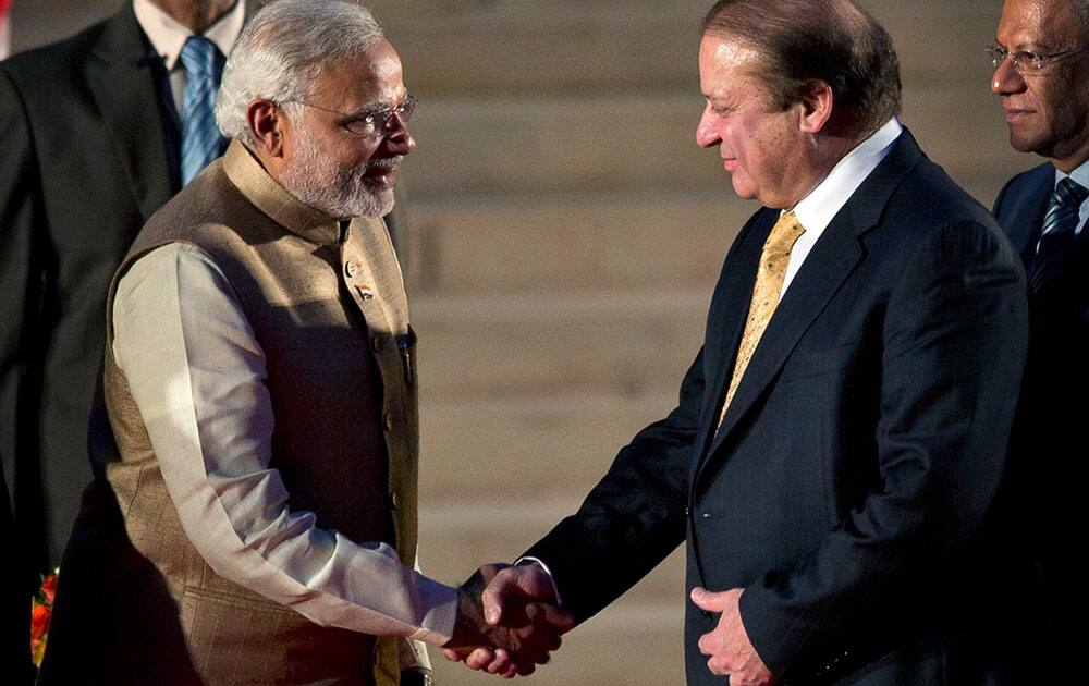 India’s new prime minister Narendra Modi, left, shakes hands with his Pakistani counterpart Nawaz Sharif, as Mauritius Prime Minister Navinchandra Ramgoolam, right, watches during Modi’s inauguration in New Delhi.