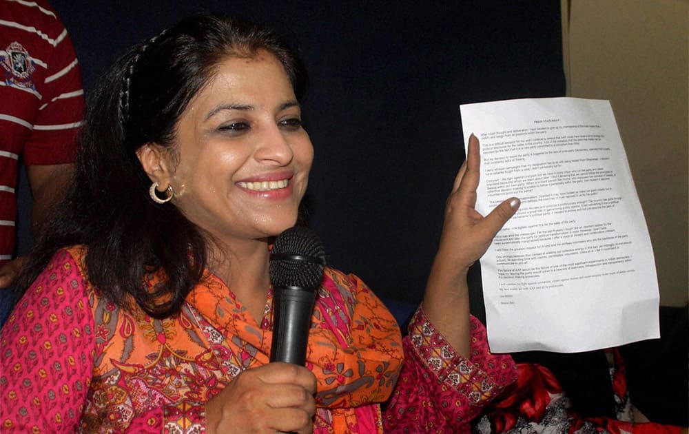 Shazia Ilmi, one of the founder members of the Aam Aadmi Party, showing her resignation letter at a press conference in New Delhi.