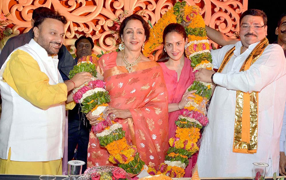 Mathura: BJP`s winning candidate Hemamalini is garlanded along with her daughter Esha Deol at a felicitation function in Mathura.