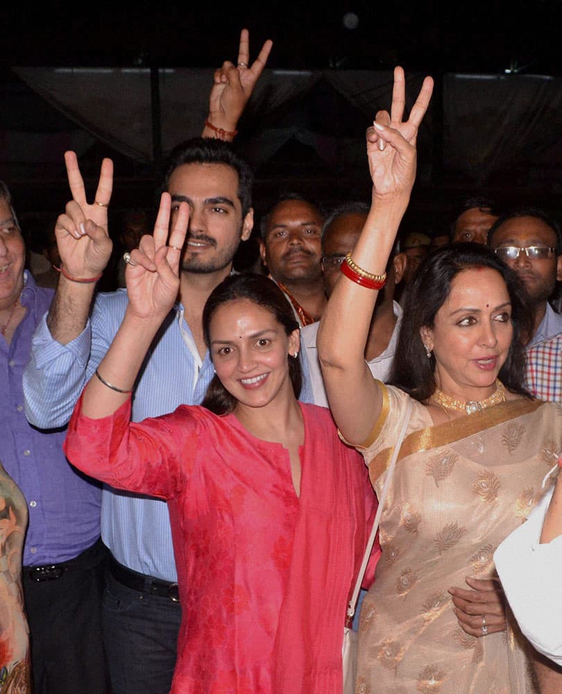 Bollywood actress & BJP candidate Hemamalini flashes victory sign along with her daughter Esha Deol and son-in-law Bharat after winning the Lok Sabha elections, in Mathura.