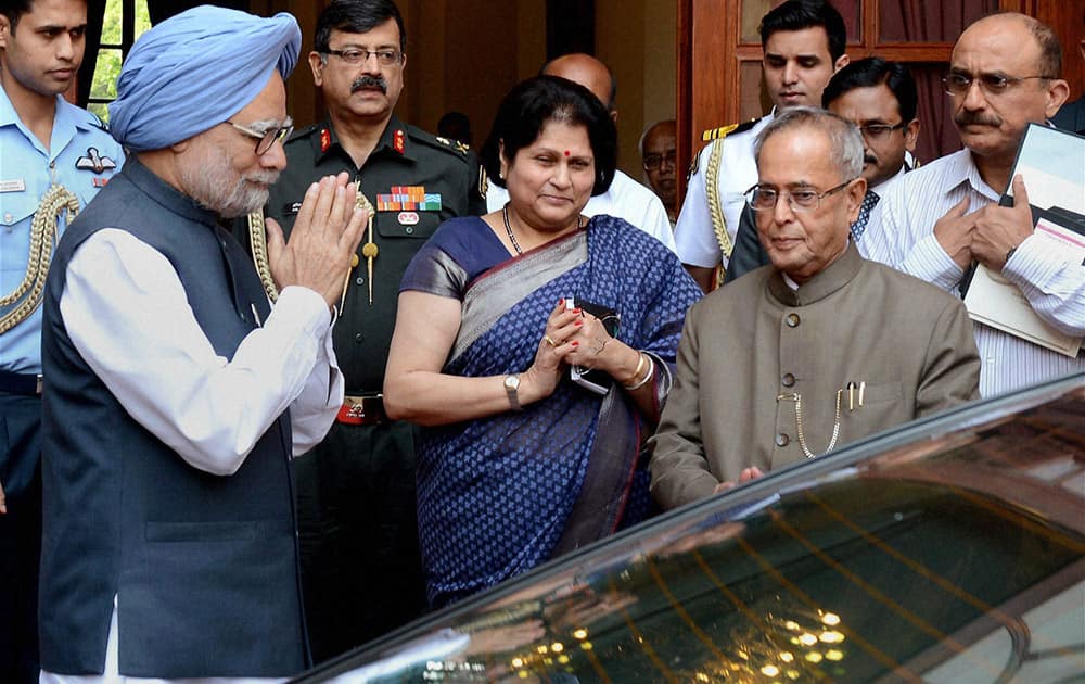 President Pranab Mukherjee with Prime Minister Manmohan Singh who submitted his resignation at Rashtrapati Bhavan in New Delhi.