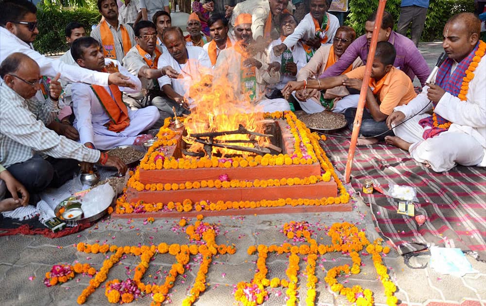 BJP supporters performing hawan for party`s victory in Lok Sabha election in Lucknow.