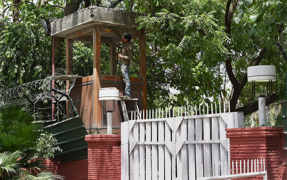 A SECURITY CABIN BEING PREPARED AT THE MAIN GATE OF 3, MOTILAL NEHRU MARG BUNGALOW, THE NEW RESIDENCE OF PRIME MINISTER MANMOHAN SINGH, IN NEW DELHI.