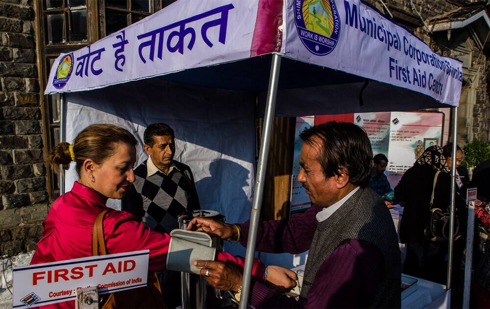 7 May 2014 - Delegation from Bhutan, Kenya, Myanmar, Uganda and nine countries from the League of Arab States visited Shimla to learn the election management process. [Photo: UNDP India]