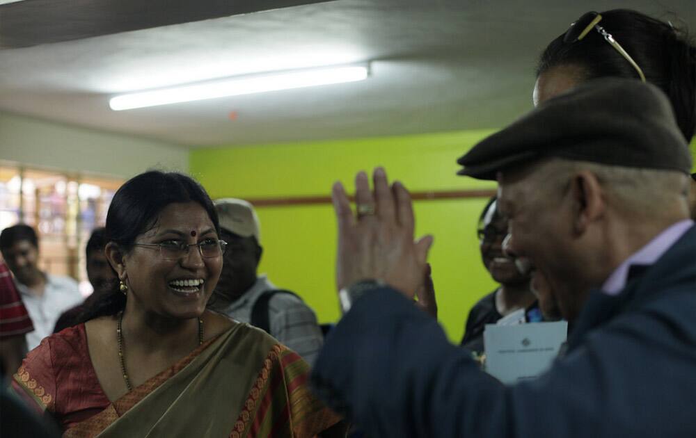 Rashmi from Karnataka Administrative Services shares a light moment with Prof. Paul John Isaak, Director and CEO of Electoral Commission of Namibia. Delegates from Namibia visited Bangalore on 16-17 April 2014 to learn more about election management in the state.[Photo: UNDP India]