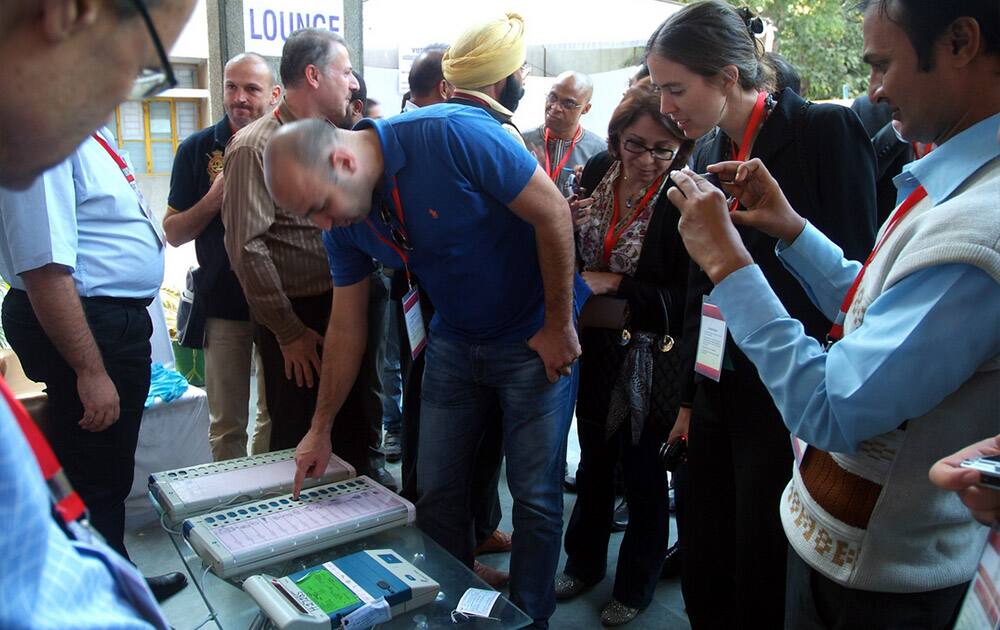 Delegate Major Georges Youness of Lebanon tests the Electronic Voting Machine at a voting centre in Delhi. [Photo: UNDP India]