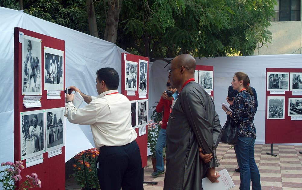 Delegates at a photo exhibition depicting India’s electoral processes. [Photo: UNDP India]