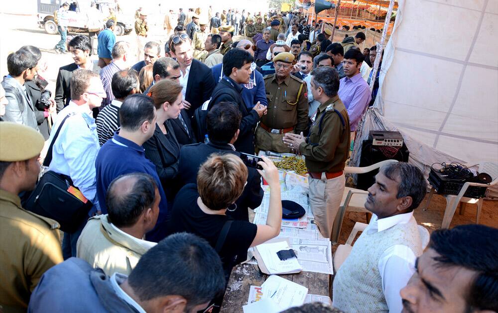 Delegates at a voting centre in Jaipur, Rajasthan. [Photo: UNDP India]