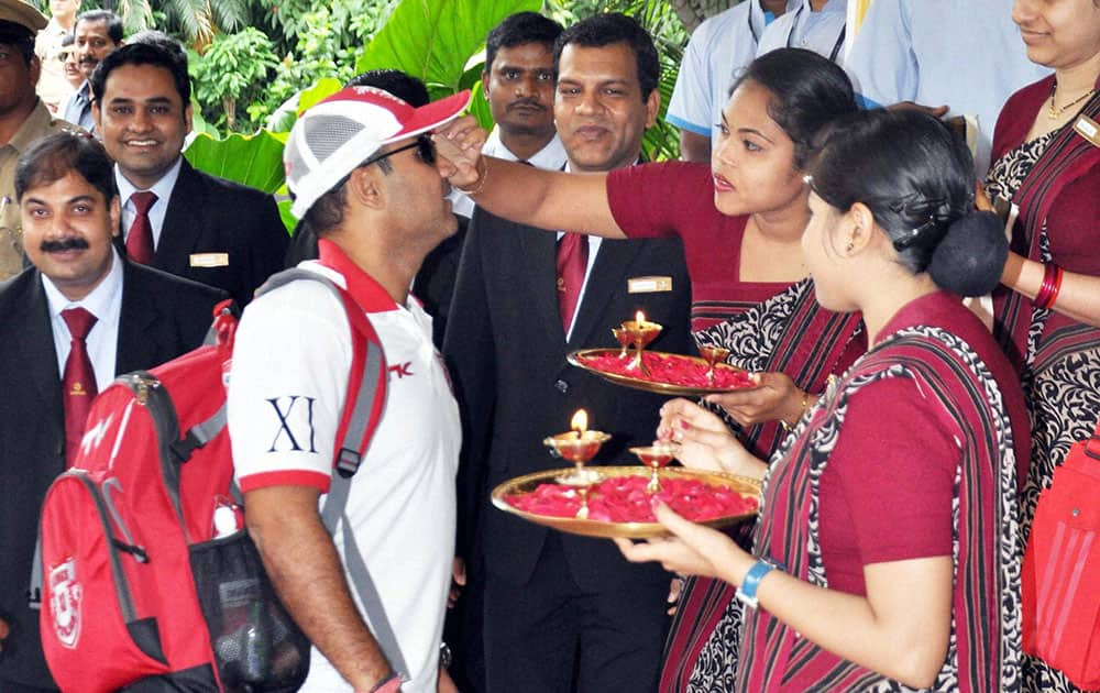 Kings XI of Punjab player Virendra Sehwag being welcomed at the team hotel in Bhubaneswar.