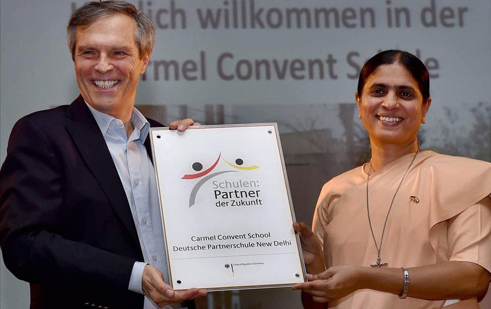 German Ambassador to India, Michael Steiner presents PASCH plaque to Principal of Carmel Convent School, Sister Nirmalini during a visit in New Delhi.