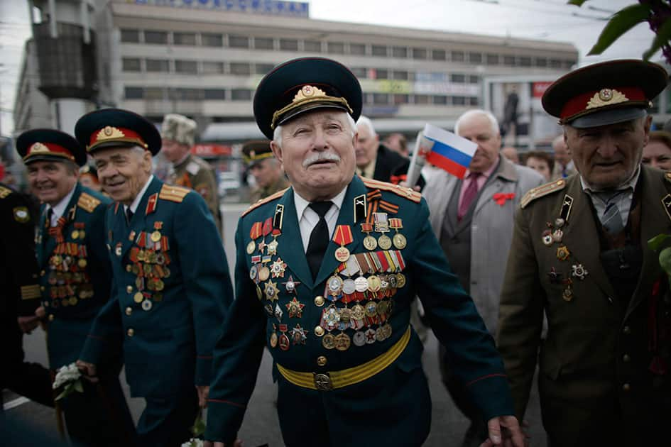 WWII veterans take part in the May Day march in Simferopol, Crimean capital.