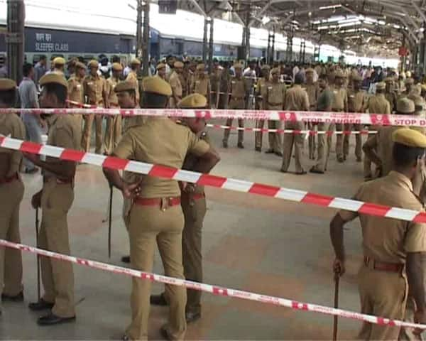 Chennai blasts: 1 dead, 10 injured; one suspect in custody.