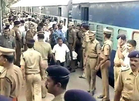 Chennai blasts: 1 dead, 10 injured; one suspect in custody.