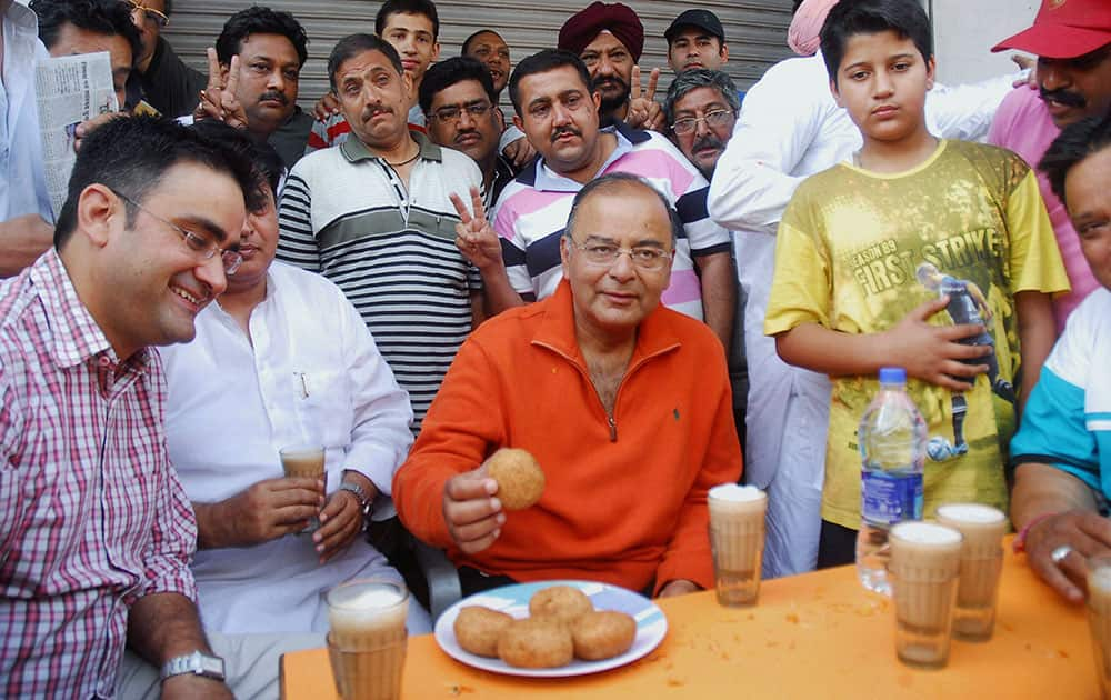 BJP candidate Arun Jaitley with supporters at a tea stall on the eve of voting for Lok Sabha polls in Amritsar.